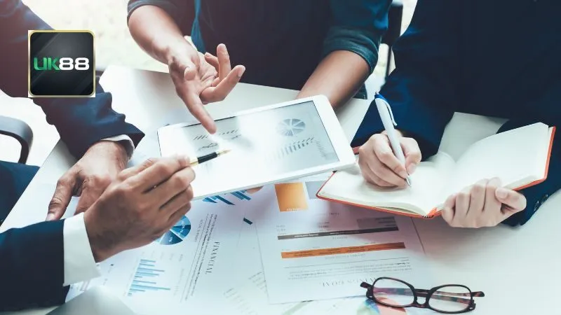 Lê Dũng – hành trình từ doanh nhân đến CEO UK88 3 Phân tích và mở rộng thị trường lớn